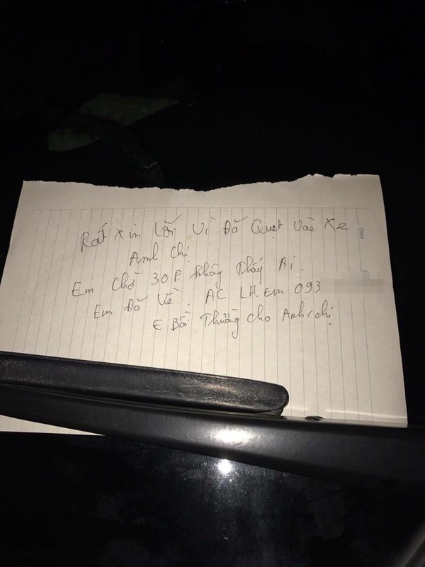 Mảnh giấy nhắn để lại trên xe. (Ảnh: facebook)