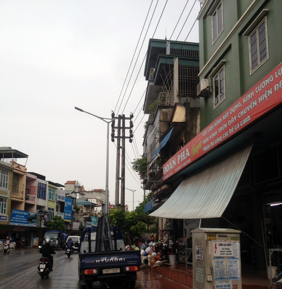 Một hộ dân vi phạm hành lang lưới điện trên địa bàn TP Hạ Long.