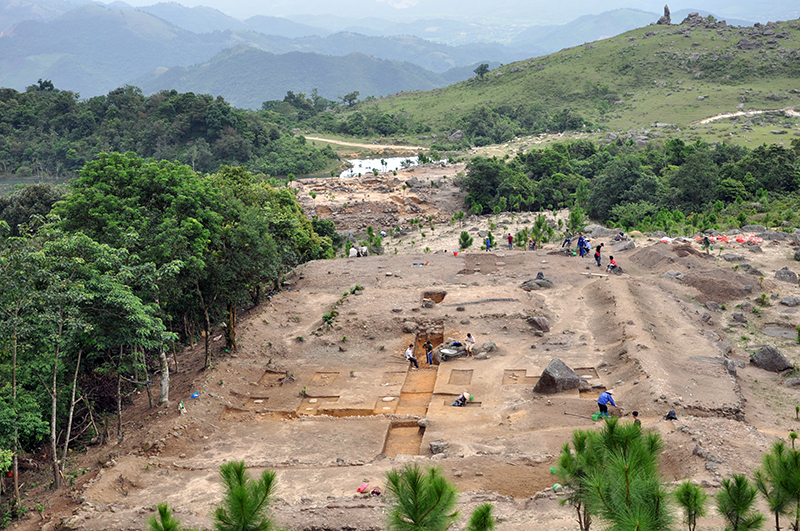 Dấu vết kiến trúc xuất lộ sau khảo cổ tại am - chùa Ngoạ Vân (TX Đông Triều).