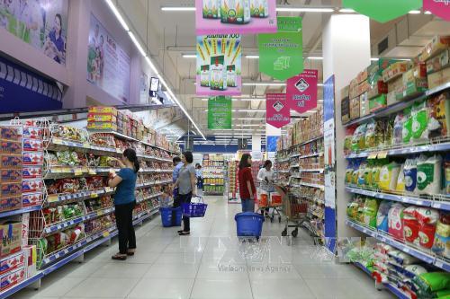 Người tiêu dùng mua sắm ở siêu thị Co.op Mart Foodcosa Quang Trung (Gò Vấp, TP.HCM). Ảnh: Thanh Vũ/TTXVN
