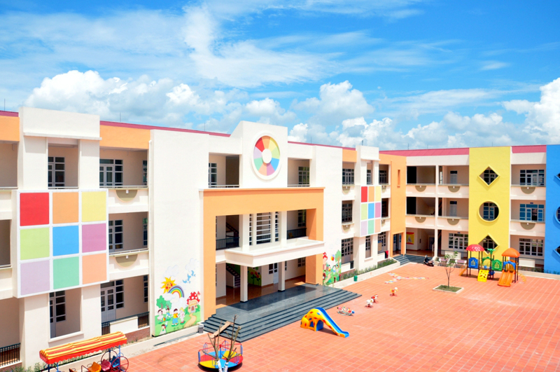 Trường Mầm non Hà Khẩu (TP Hạ Long) được đầu tư xây mới to đẹp theo hình thức “chìa khoá trao tay”, trên diện tích 1,8ha; với 36 phòng học, phòng hiệu bộ, phòng chức năng, tổng vốn đầu tư gần 46 tỷ đồng.