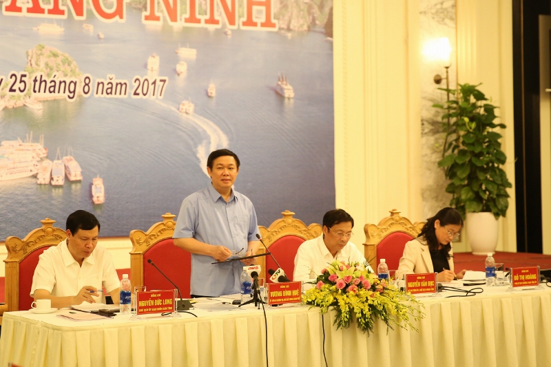 Phó Thủ tướng Chính Phủ Vương Đình Huệ phát biểu chỉ đạo tại buổi làm việc với lãnh đạo chủ chốt của tỉnh