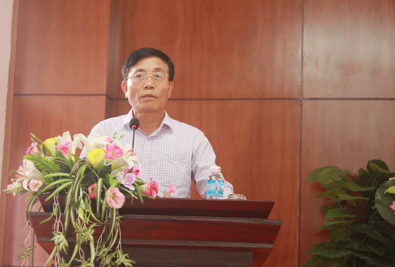Đồng chí Vũ Ngọc Giao, Ủy viên BTV, Trưởng ban Tổ chức Tỉnh ủy phát biểu tại lễ khai giảng.