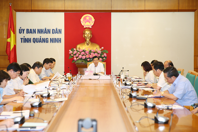 Đồng chí Nguyễn Đức Long, Phó Bí thư Tỉnh ủy, Chủ tịch UBND tỉnh chủ trì cuộc họp