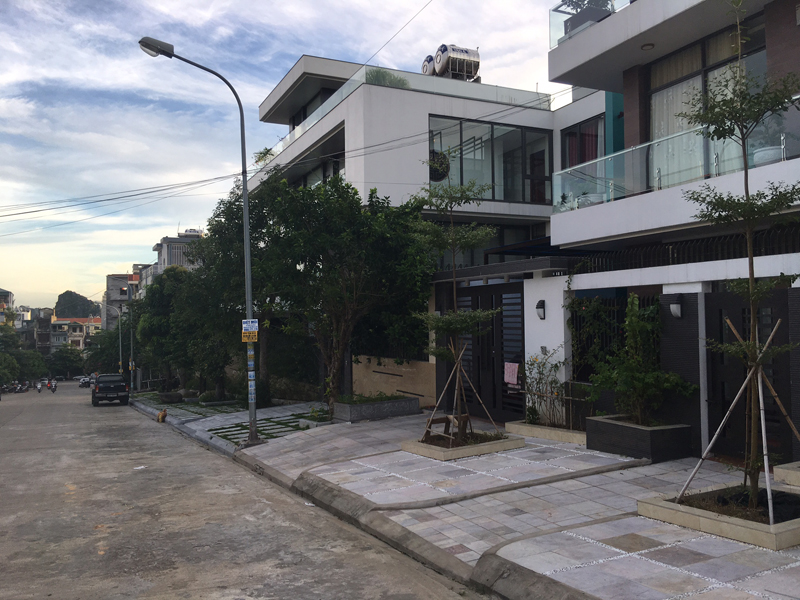 Nhiều khu dân cư mới trên địa bàn TP Hạ Long hiện chưa được đặt tên ngõ, đánh số nhà (Trong ảnh: Khu đô thị mới Đồi T5, phường Hồng Hải, TP Hạ Long)   
