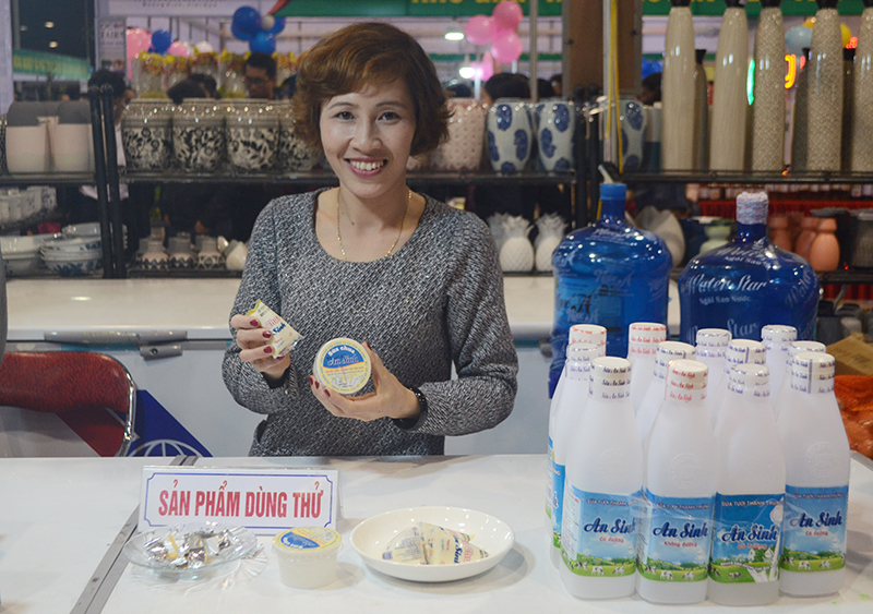 Gian hàng giới thiệu sản phẩm sữa An Sinh của Công ty CP Sữa An Sinh, thị xã Đông Triều tại Hội chợ OCOP Quảng Ninh 2017