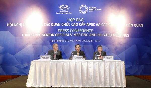 Họp báo thông báo kết quả Hội nghị các quan chức cao cấp APEC lần thứ 3 (SOM 3). (Ảnh: Văn Điệp/TTXVN)
