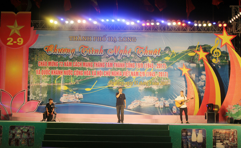 CLB Guitar Quảng Ninh góp vui tại chương trình bằng nhiều tiết mục hấp dẫn.
