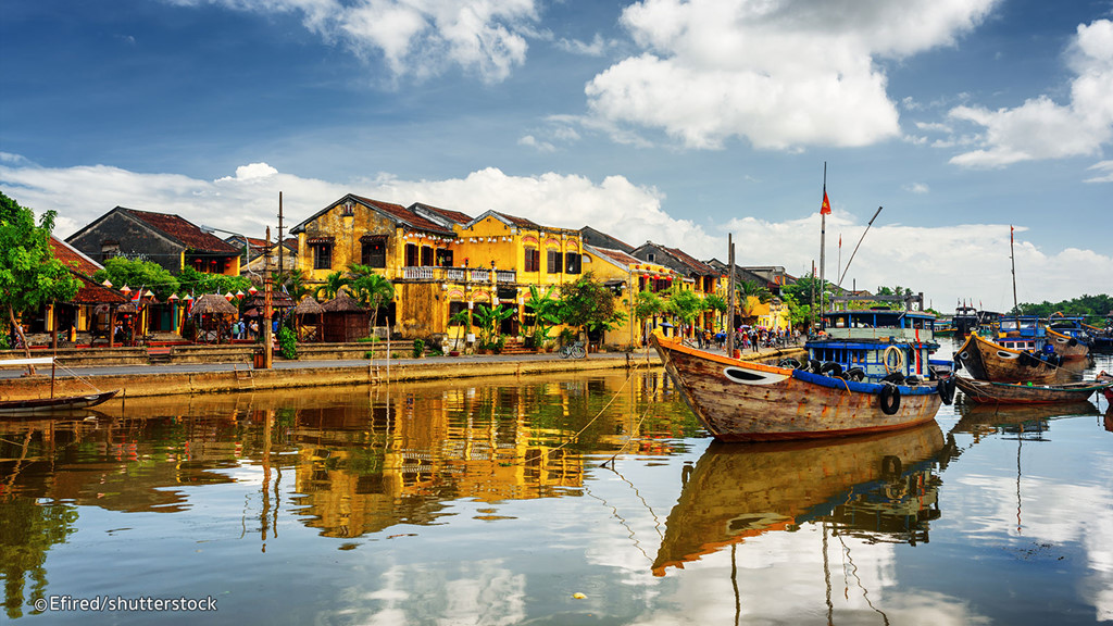 Hội An: Nằm ở miền Trung Việt Nam, đây là đô thị cổ điển hình của thương cảng Đông Nam Á, được gìn giữ gần như nguyên vẹn. Đây là điểm đến được nhiều du khách quốc tế yêu thích. Vào ngày Rằm hàng tháng, đèn lồng được thắp sáng lộng lẫy, tạo khung cảnh huyền ảo. Ảnh: Efired/Shuttestock.