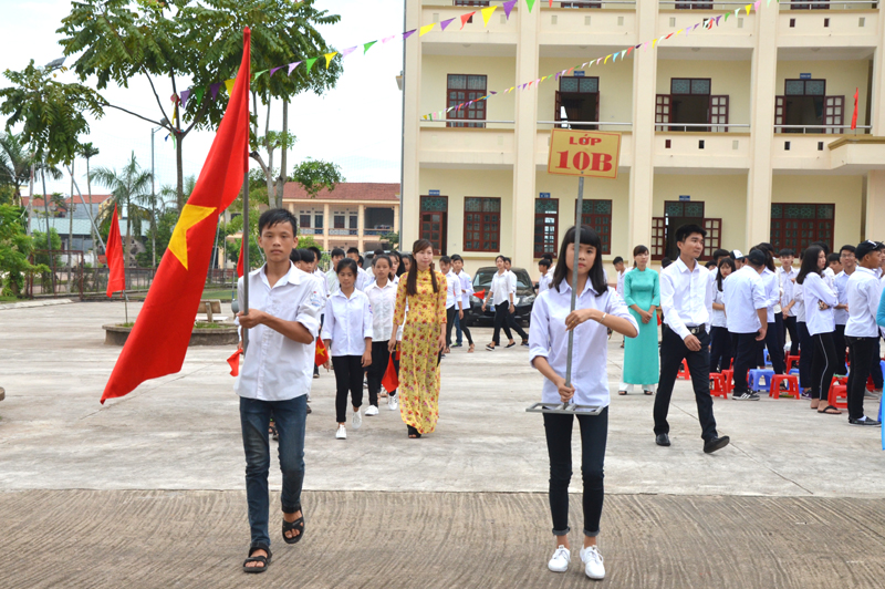 Lễ đón học sinh đầu cấp của trường THPT Nguyễn Trãi (Tiên Yên)