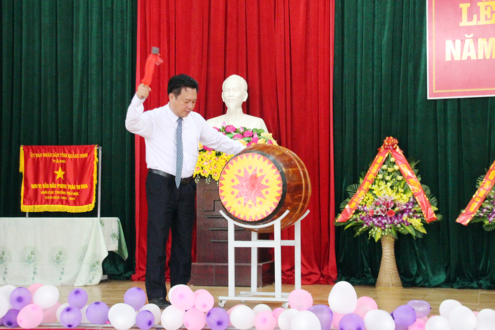 Đồng chí Nguyễn Đức Thành- Phó chủ tịch HĐND tỉnh dự lễ khai giảng tại trường tiểu học Tân Lập.jpg-1.JPG