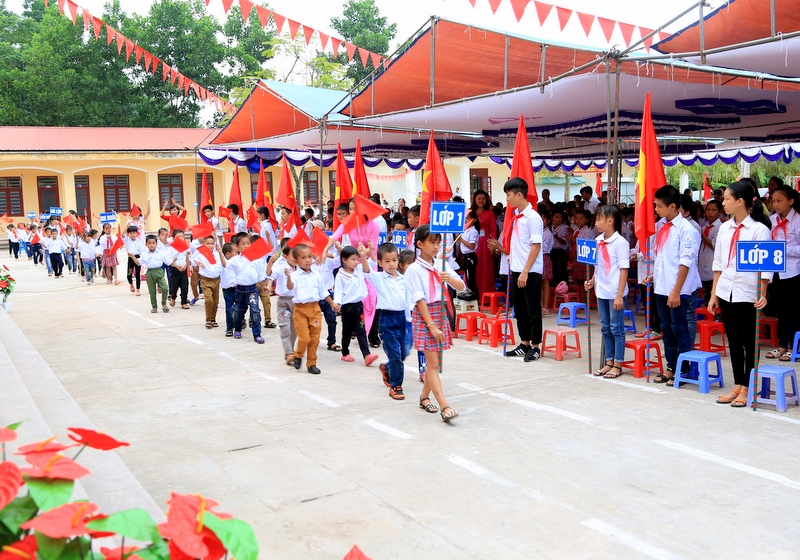 Ngày khai giảng luôn là ngày vui đặc biệt nhất đối với các cháu học sinh lớp 1, lần đầu tiên cắp sách tới trường.