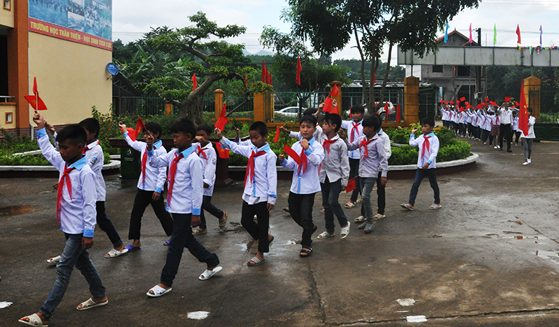 Học sinh trường PTDT bán trú THCS Quảng Sơn bước vào năm học mới.