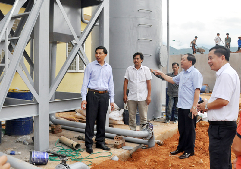 Đồng chí Vũ Văn Diện, Phó Chủ tịch UBND tỉnh kiểm tra Dự án Hệ thống cấp nước khu kinh tế cửa khẩu Hoành Mô giai đoạn 1.