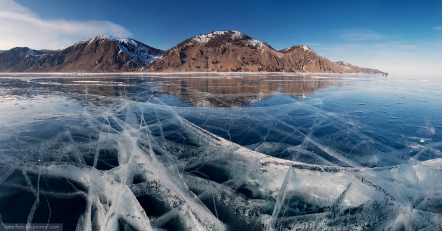 Khoảng từ tháng 1 đến tháng 5 hàng năm, mặt hồ đóng băng và tạo ra khung cảnh siêu thực. Ảnh: Pinterest.