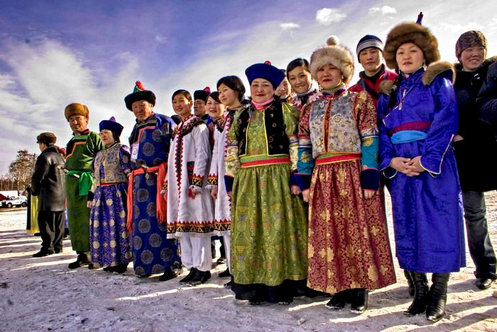 Tộc Buryat sống bên hồ vẫn duy trì những nghi thức cổ xưa. Họ sinh sống bằng cách chăn nuôi gia súc và đánh bắt cá ở hồ. Ảnh: Margarita Porter.