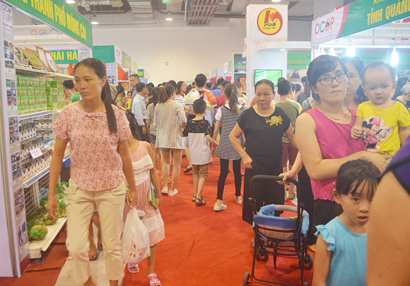 Hàng trăm nghìn lượt người tới tham quan, mua sắm tại Hội chợ OCOP Quảng Ninh