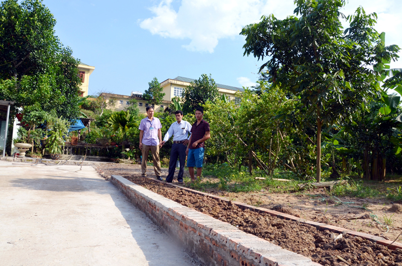 Hộ gia đình anh Triệu Văn Minh, thôn Tân Lập, xã Tân Dân (huyện Hoành Bồ) đầu tư gần 100 triệu đồng để cải tạo, xây dựng vườn mẫu.