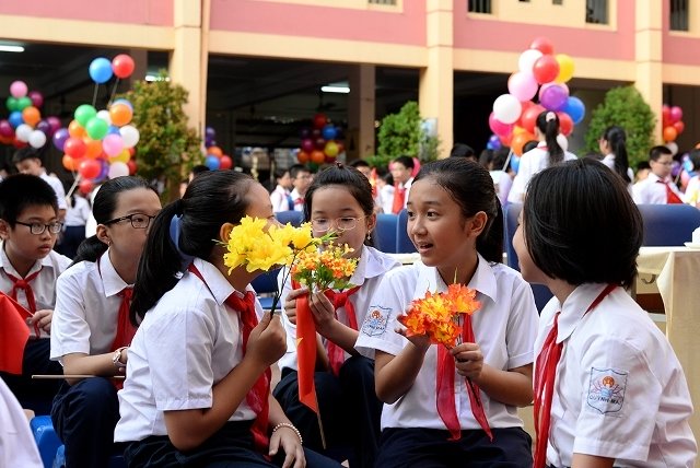 Học sinh Hà Nội trong ngày khai giảng năm học mới (Ảnh minh họa: THỦY NGUYÊN)