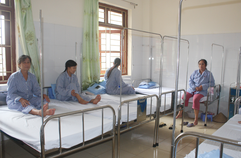 Phòng bệnh của Khoa Y học cổ truyền có diện tích 15m2 nhưng phải kê đến 6 giường bệnh.