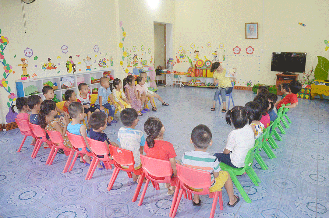 Tiết học của trẻ lớp 5 tuổi, Trường Mầm non Yên Than, xã Yên Than, huyện Tiên Yên