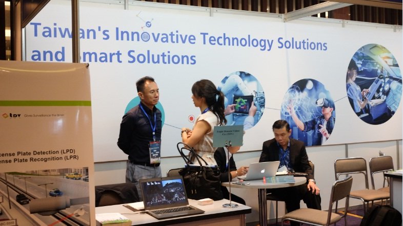 Diễn đàn Cấp cao Công nghệ thông tin - Truyền thông Việt Nam 2017 (Vietnam ICT Summit) vừa được tổ chức vào ngày 6/9/2017. Tại đây, các doanh nghiệp Việt Nam đã đem tới không ít những sản phẩm công nghệ mới mang đầy tính đột phá.