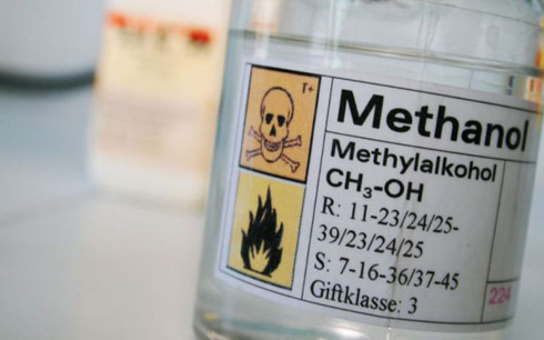 Cồn công nghiệp methanol  làm tổn thương não người gây chết người.
