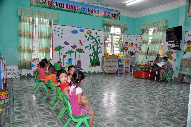 Trường Mầm non Quảng Sơn với 10 điểm trường lẻ và 1 điểm trường chính. Đồ dùng dạy học, đồ chơi cho trẻ năm nay đã được nhà trường mua sắm thêm.