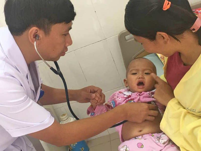 Bé gái bị ho gà điều trị tại Bệnh viện Sản nhi tỉnh trong tháng 8- 2017 Ảnh: BV Sản nhi tỉnh cung cấp