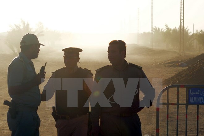 Cảnh sát Ai Cập gác sau một vụ tấn công ngày 26/5. (Nguồn: AFP/TTXVN)