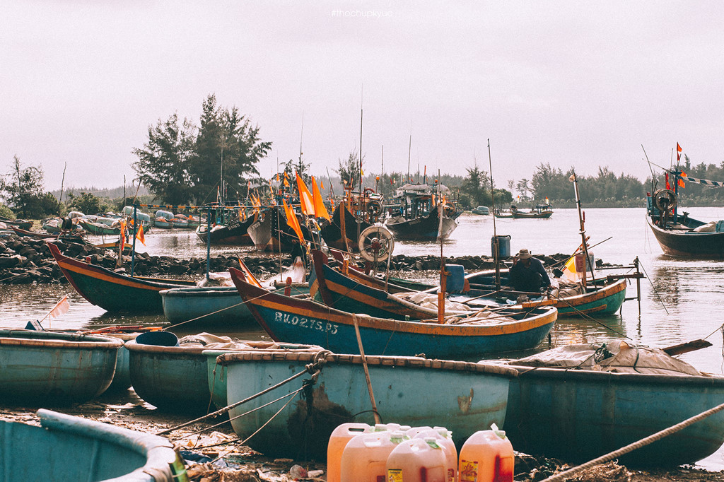 Lộc An là nơi neo đậu tàu thuyền của ngư dân nằm trên địa phận Bà Rịa - Vũng Tàu, sau những chuyến đánh bắt ngư dân tập kết lại đây để nạp nhiên liệu và bảo trì máy móc, thiết bị.
