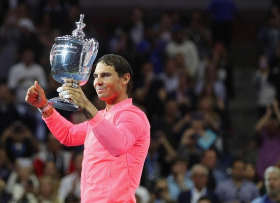 Nadal nâng cao chức vô địch US Open 2017. Ảnh: GETTY IMAGES