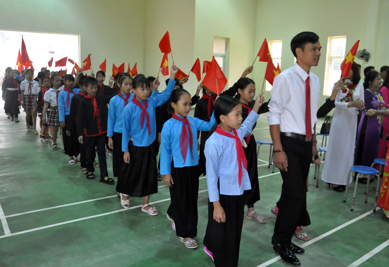 Học sinh Trường PTDTNT Bình Liêu trong ngày khai giảng năm học mới. Ảnh: Trúc Linh