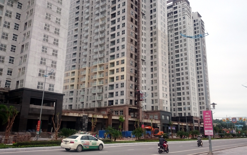 trong quá trình lắp đặt thang máy tải rác (thang phụ) tại khu chung cư Newlife Tower phường Bãi Cháy, TP Hạ Long làm chết 3 người.