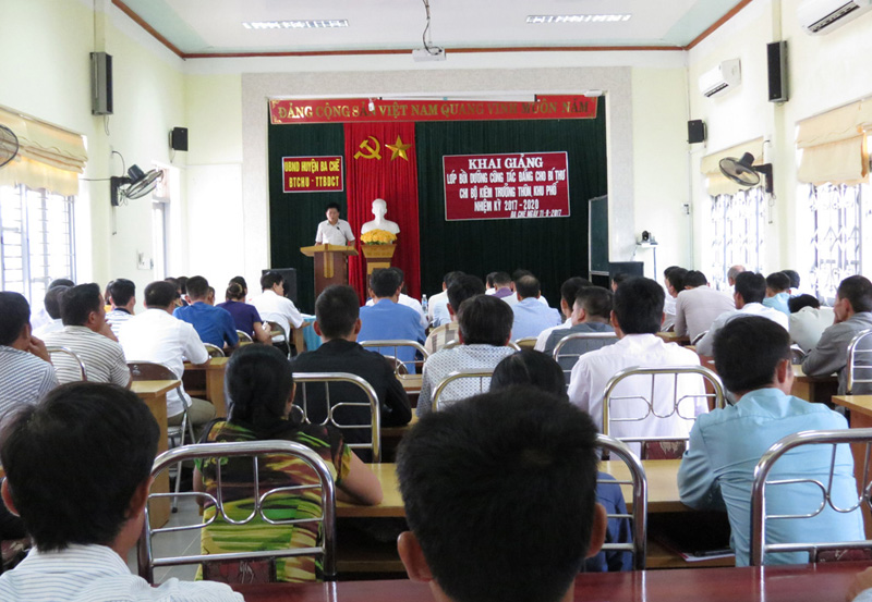 Huyện ủy Ba Chẽ tổ chức lớp bồi dưỡng công tác Đảng cho bí thư chi bộ kiêm trưởng thôn, khu phố nhiệm kỳ 2017-2020. 
