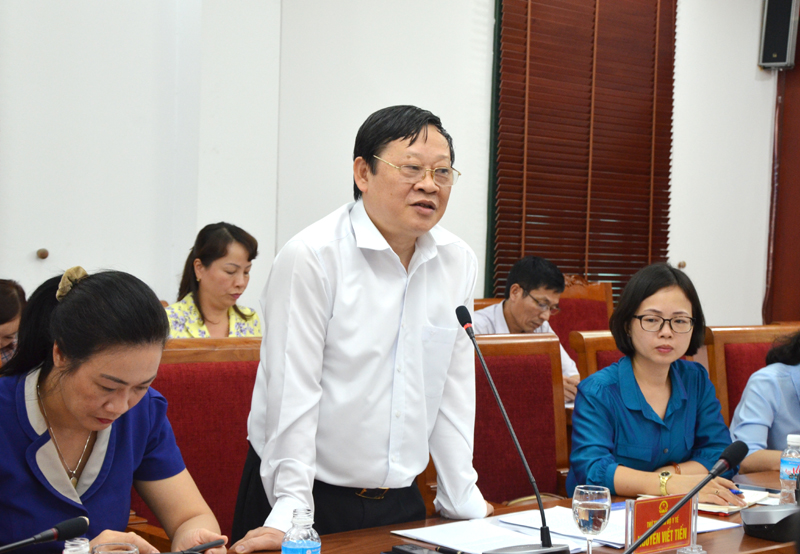 Đồng chí Nguyễn Viết Tiến, Thứ trưởng Bộ Y tế, trưởng đoàn  Đoàn công tác của Ủy ban Quốc gia Vì sự tiến bộ phụ nữ Việt Nam phát biểu tại buổi làm việc