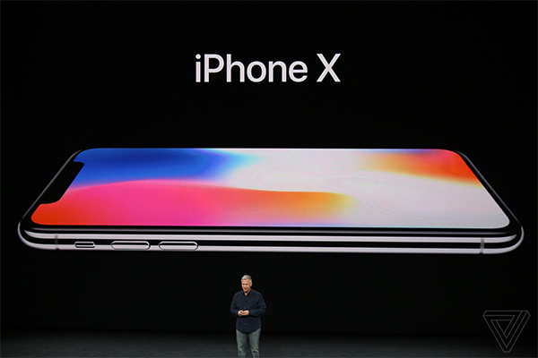 iPhone X là nhân vật chính của buổi lễ ra mắt.