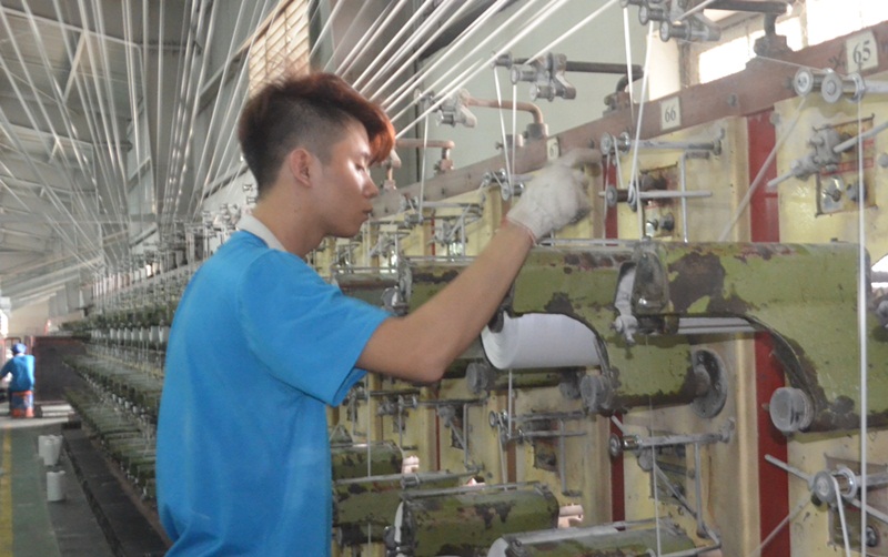 Dây chuyền sản xuất sợi tại Công ty TNHH Vina New Tarp  (KCN Cái Lân, TP Hạ Long)