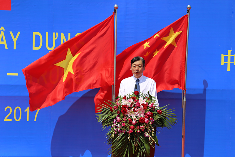 đồng chí Tôn Đại Vỹ, Phó Bí thư Khu ủy Khu tự trị Dân tộc Choang, tỉnh Quảng Tây , phát biểu tại buổi lễ.