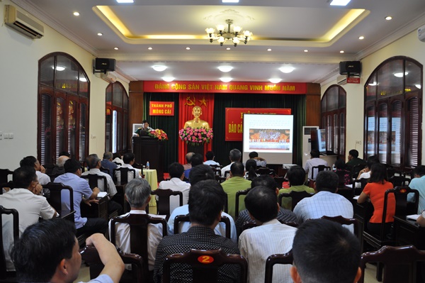 Thành phố Móng Cái tổ chức hội nghị báo cáo viên quý II/2017. Ảnh: Trần Bình (Trung tâm TT&VH Móng Cái)