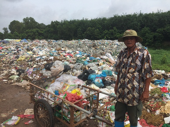 Ông Nguyễn Bá Cọng, quản lý bãi rác
