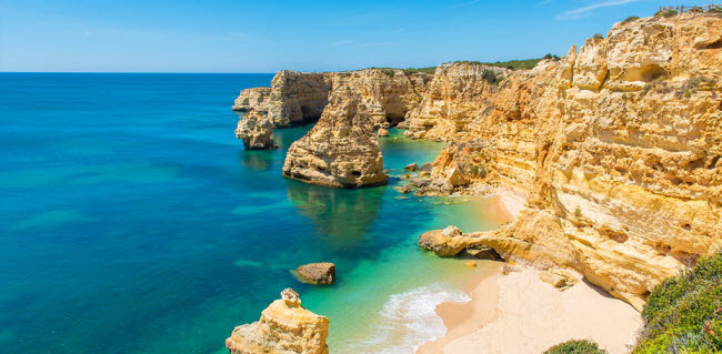 Algarve, Bồ Đào Nha: Không phải tự nhiên mà dải đất ven biển miền nam Bồ Đào Nha là một trong những điểm nghỉ mát mùa hè được yêu thích nhất ở Châu Âu.