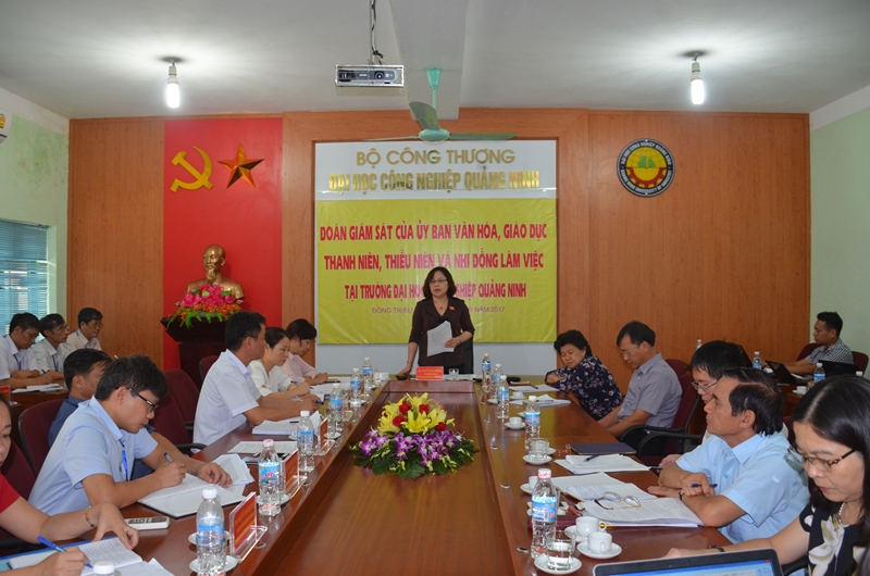đồng chí Ngô Thị Minh, Phó Chủ nhiệm Ủy ban làm trưởng đoàn đã có buổi làm việc với Trường Đại học Công nghiệp Quảng Ninh
