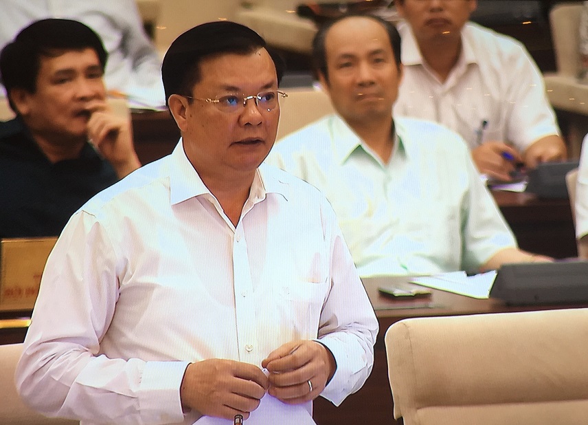 Bộ trưởng Bộ Tài chính Đinh Tiến Dũng phát biểu tại phiên họp (Ảnh: KT)