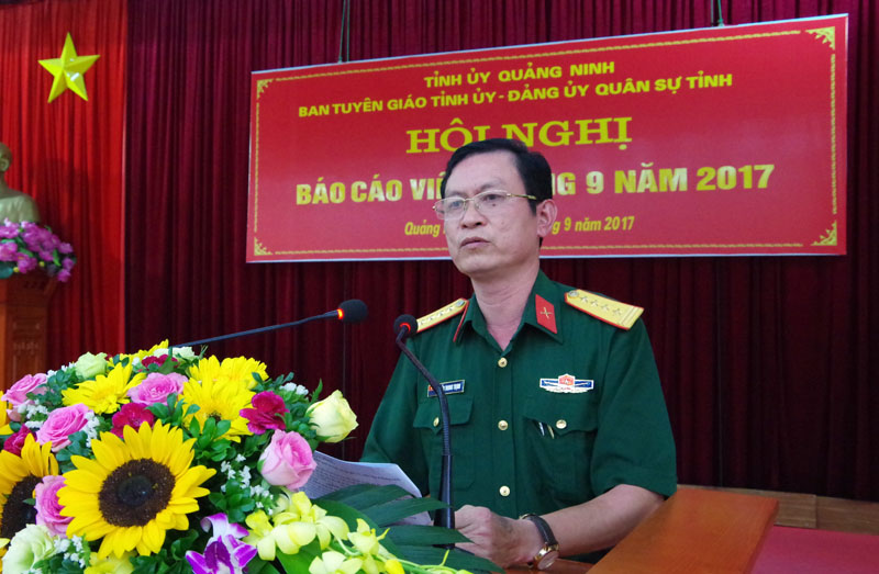 Đại tá Nguyễn Trung Trịnh thông tin một số kết quả nổi bật về thực hiện công tác quân sự quốc phòng của Bộ CHQS tỉnh.