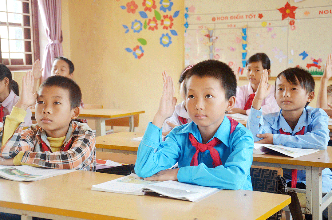 Em Đặng Phúc Bảo (áo xanh), học sinh lớp 5A1, chuyển từ điểm Khe Lội về điểm trung tâm, Trường TH&THCS Đồng Sơn từ năm học 2017-2018