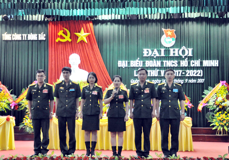 Đoàn đại biểu đi dự Đại hội Đoàn TNCS Hồ Chí Minh Quân đội lần thứ IX ra mắt Đại hội 