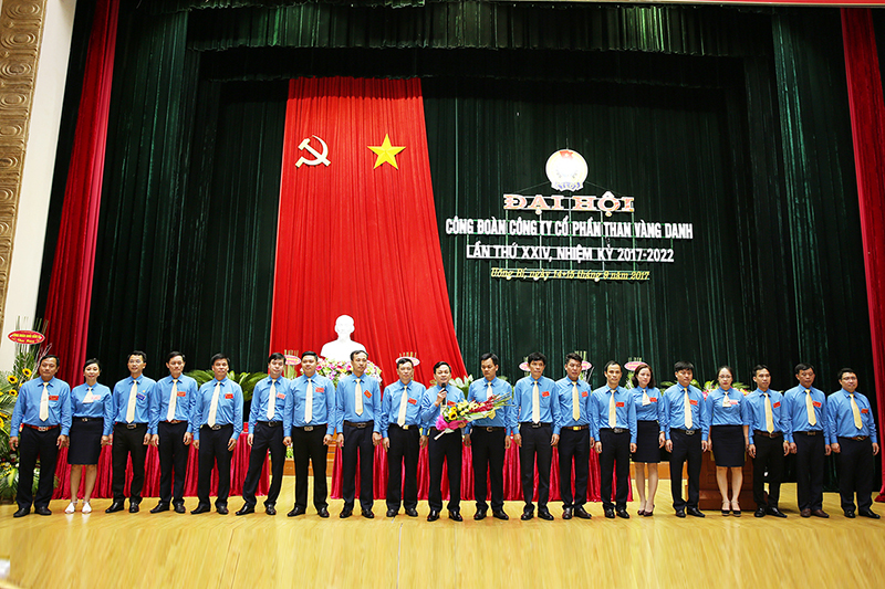 BCH Công đoàn Công ty CP than Vàng Danh khóa XXIV ra mắt Đại hội.