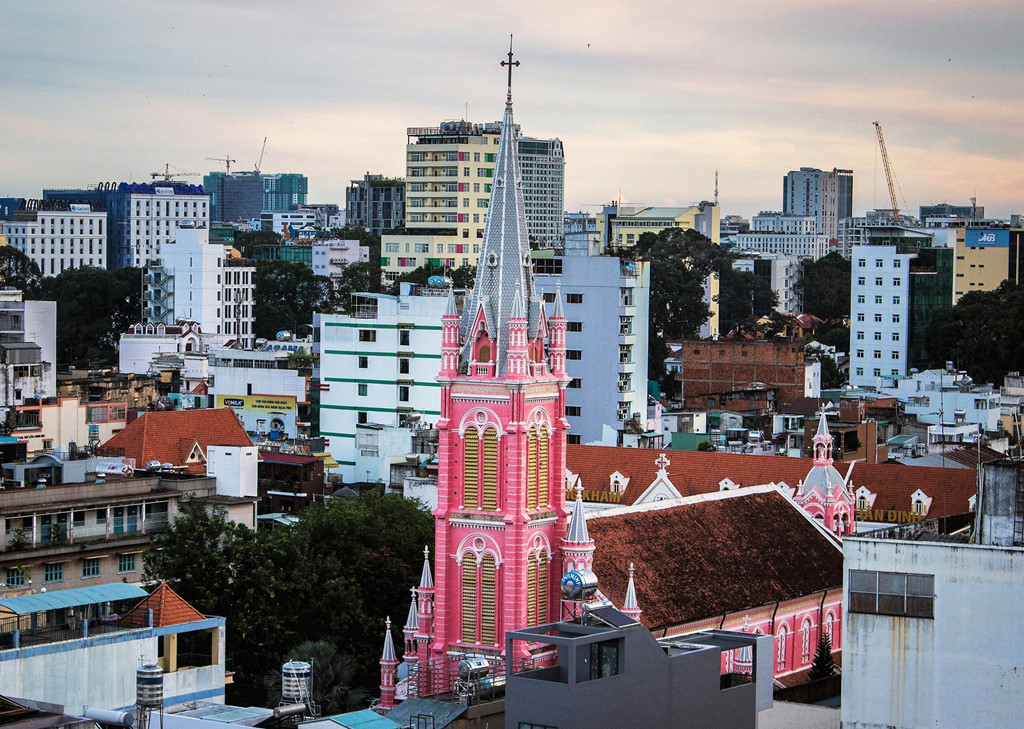 Nhà thờ màu hồng có tên chính thức là Nhà thờ Thánh Tâm Chúa Giêsu Tân Định, được khởi công vào năm 1870 và khánh thành vào ngày 16/12/1876.
