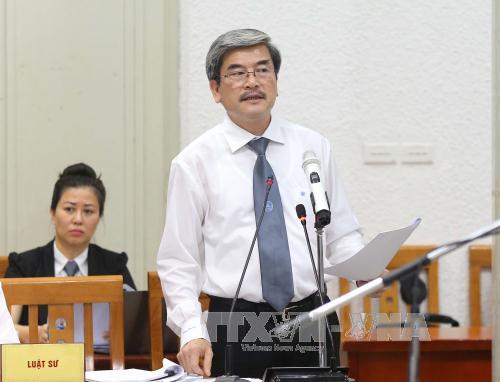 Luật sư Nguyễn Huy Thiệp bào chữa tại phiên tòa. Ảnh: Doãn Tấn/TTXVN